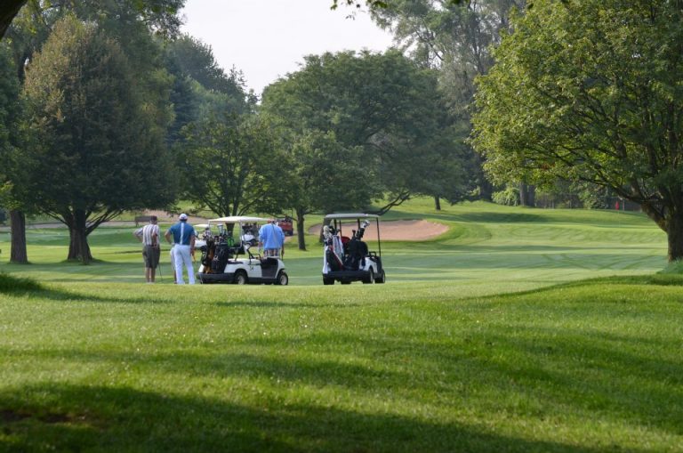 3834 pontiac country club 768x509