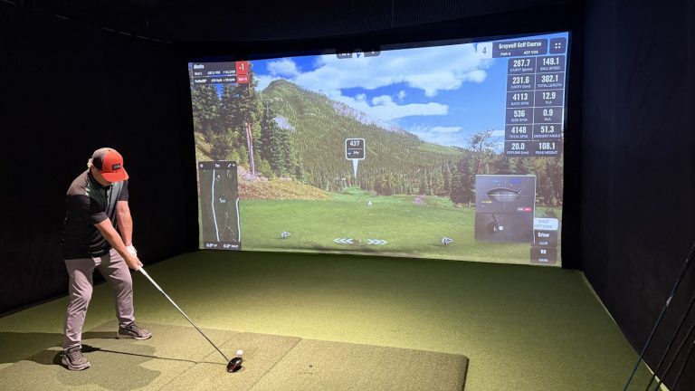 3968 mulligans indoor golf 768x432