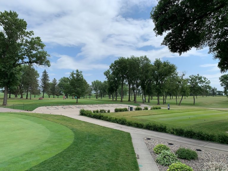 3988 oakdale golf club 768x576