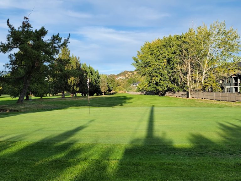 5676 bear creek golf center medford oregon 768x576