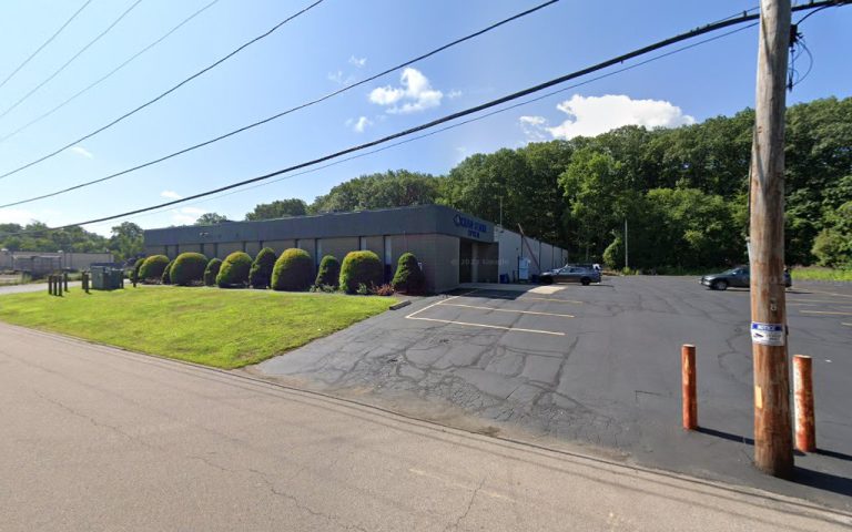 6028 mike harbour indoor golf johnston rhode island 768x480